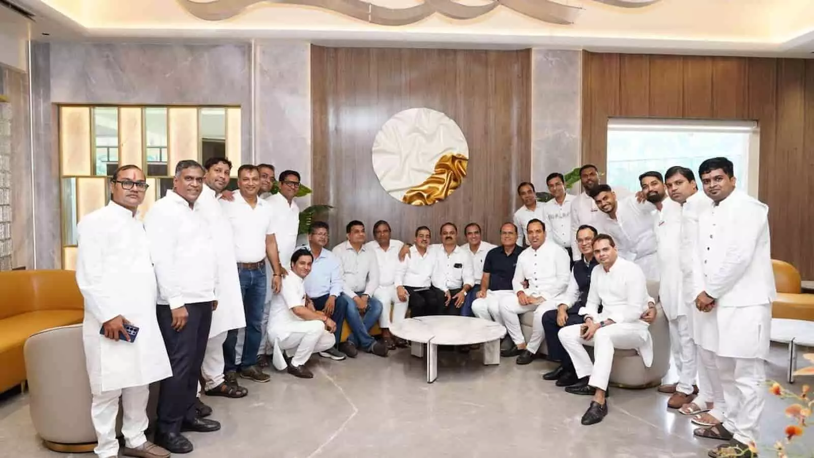 तस्वीर में चेम्बूर स्थित आचार्य तुलसी डायग्नोस्टिक सेंटर के नए स्थानांतरण समारोह में उपस्थित गणमान्य अतिथि दिख रहे हैं। तस्वीर में चेम्बूर स्थित आचार्य तुलसी डायग्नोस्टिक सेंटर के नए स्थानांतरण समारोह में उपस्थित गणमान्य अतिथि दिख रहे हैं।