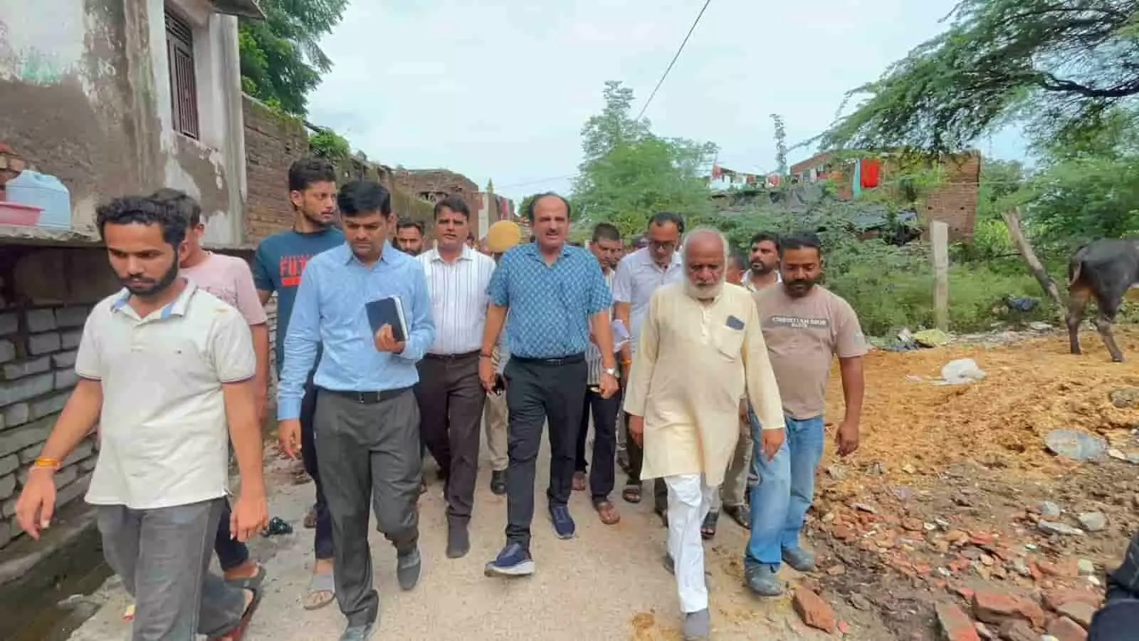 जिला कलक्टर अजय सिंह राठौड़ अधिकारियों के साथ सुनेल क्षेत्र में अतिवृष्टि प्रभावित इलाकों का निरीक्षण कर रहे हैं। जिला कलक्टर अजय सिंह राठौड़ अधिकारियों के साथ सुनेल क्षेत्र में अतिवृष्टि प्रभावित इलाकों का निरीक्षण कर रहे हैं।