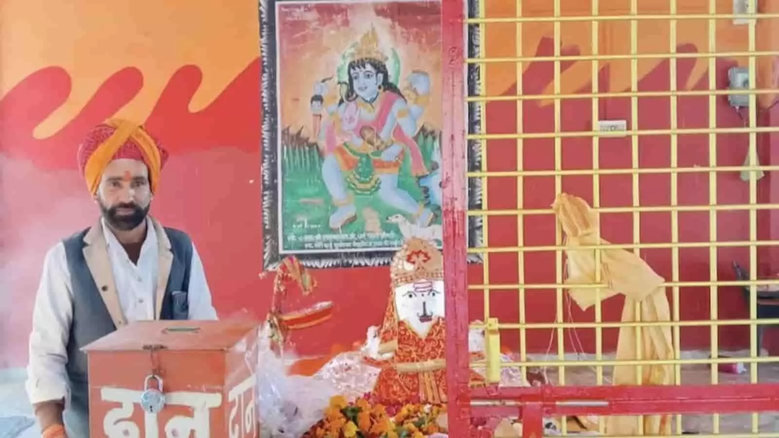 तस्वीर में मायथा ग्राम स्थित श्री भेरुजी महाराज मंदिर का आंतरिक परिसर नजर आ रहा है। तस्वीर में मायथा ग्राम स्थित श्री भेरुजी महाराज मंदिर का आंतरिक परिसर नजर आ रहा है।