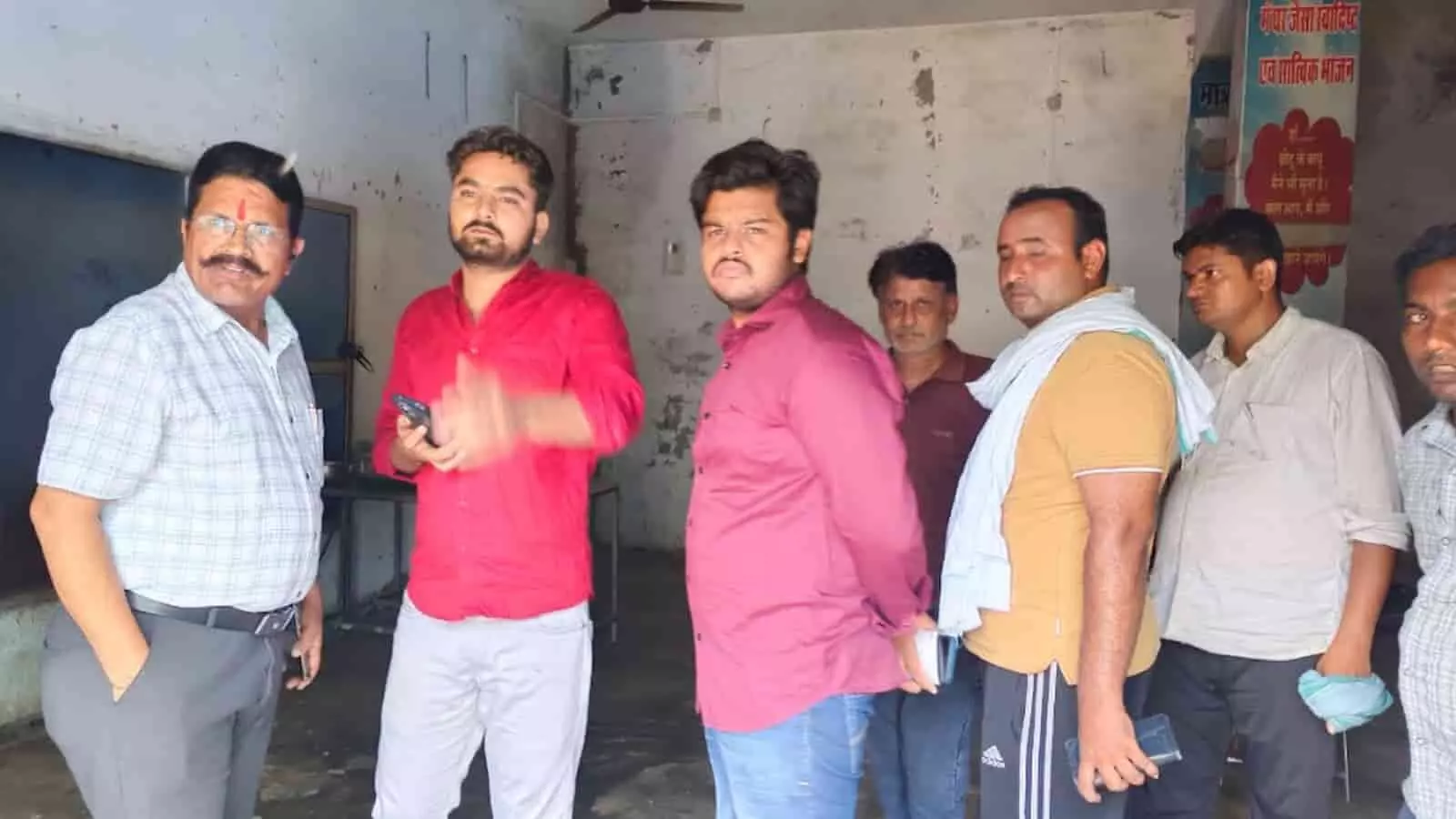 तस्वीर में भुसावर में श्री अन्नपूर्णा रसोई के निरीक्षण के दौरान मौजूद अधिशाषी अधिकारी और कर्मचारी। तस्वीर में भुसावर में श्री अन्नपूर्णा रसोई के निरीक्षण के दौरान मौजूद अधिशाषी अधिकारी और कर्मचारी।