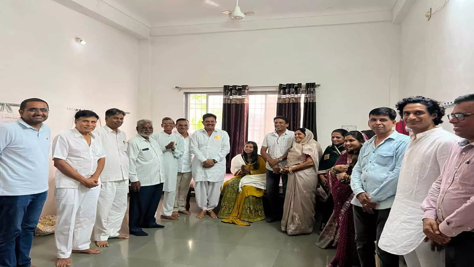 निंबाहेड़ा के दिवाकर भवन में आयोजित कार्यक्रम में पूर्व मंत्री उदयलाल आंजना द्वारा तपस्वी भूमिका वीरवाल जैन का बहुमान करते हुए। निंबाहेड़ा के दिवाकर भवन में आयोजित कार्यक्रम में पूर्व मंत्री उदयलाल आंजना द्वारा तपस्वी भूमिका वीरवाल जैन का बहुमान करते हुए।