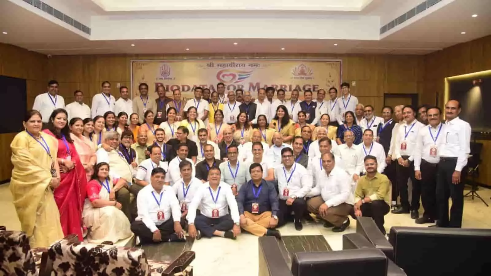 तस्वीर में भीलवाड़ा में जैन बीसा ओसवाल समाज की बैठक में उपस्थित समाज के लोग दिख रहे हैं। तस्वीर में भीलवाड़ा में जैन बीसा ओसवाल समाज की बैठक में उपस्थित समाज के लोग दिख रहे हैं।