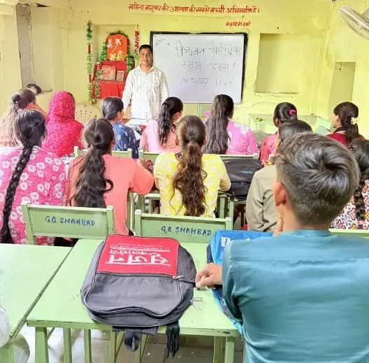 तस्वीर में बारां में आयोजित विभाजन विभीषिका स्मृति दिवस कार्यक्रम के दौरान वक्ता और बैठे हुए लोग दिख रहे हैं। तस्वीर में बारां में आयोजित विभाजन विभीषिका स्मृति दिवस कार्यक्रम के दौरान वक्ता और बैठे हुए लोग दिख रहे हैं।