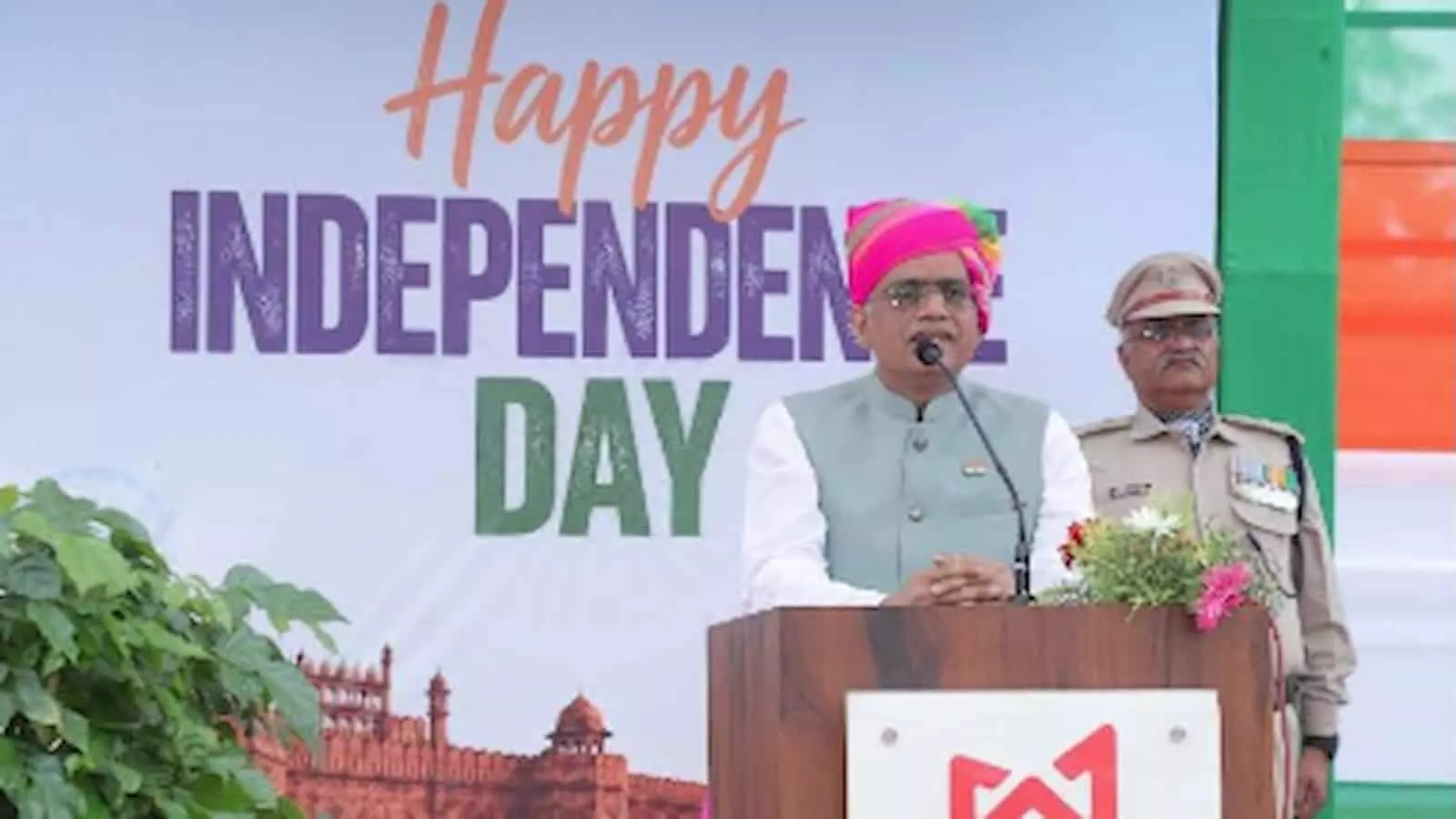 मंच पर खड़े होकर भाषण देते हुए नितिन जैन निंबाहेड़ा के पाटनी पब्लिक स्कूल में नजर आ रहे हैं। मंच पर खड़े होकर भाषण देते हुए नितिन जैन निंबाहेड़ा के पाटनी पब्लिक स्कूल में नजर आ रहे हैं।
