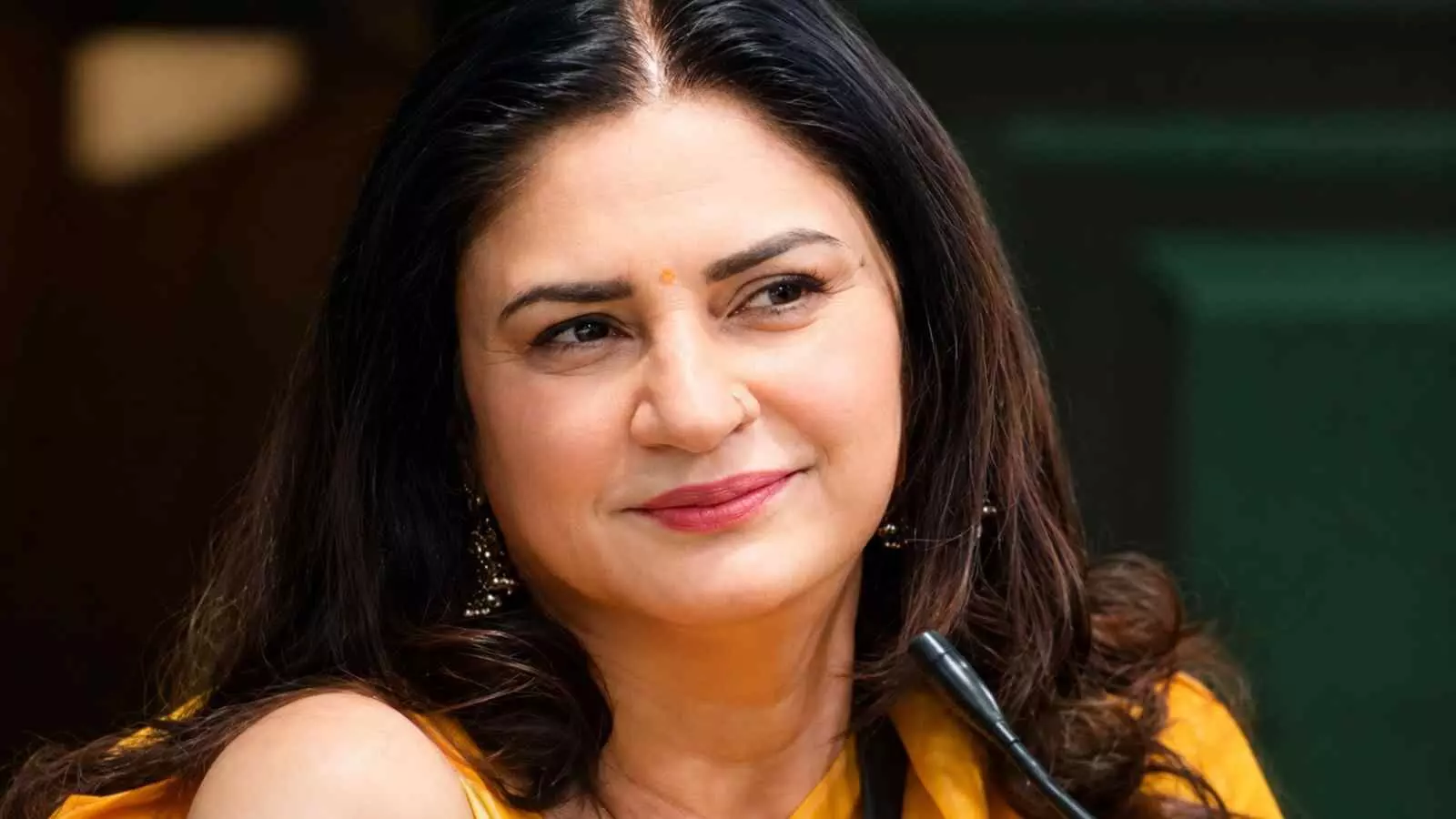 झारखंड के रांची में जेपीएससी और जेएसएससी भर्ती परीक्षाओं के विरोध प्रदर्शन के दौरान अभिनेत्री कुनिका सदानंद नजर आ रही हैं। झारखंड के रांची में जेपीएससी और जेएसएससी भर्ती परीक्षाओं के विरोध प्रदर्शन के दौरान अभिनेत्री कुनिका सदानंद नजर आ रही हैं।