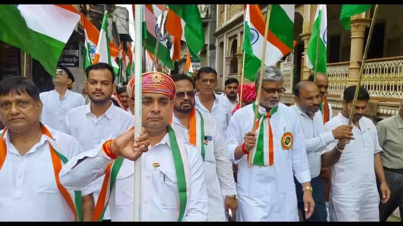 झालरापाटन में स्वतंत्रता दिवस पर तिरंगा यात्रा निकालते हुए भाजपा कार्यकर्ता और नेता। झालरापाटन में स्वतंत्रता दिवस पर तिरंगा यात्रा निकालते हुए भाजपा कार्यकर्ता और नेता।