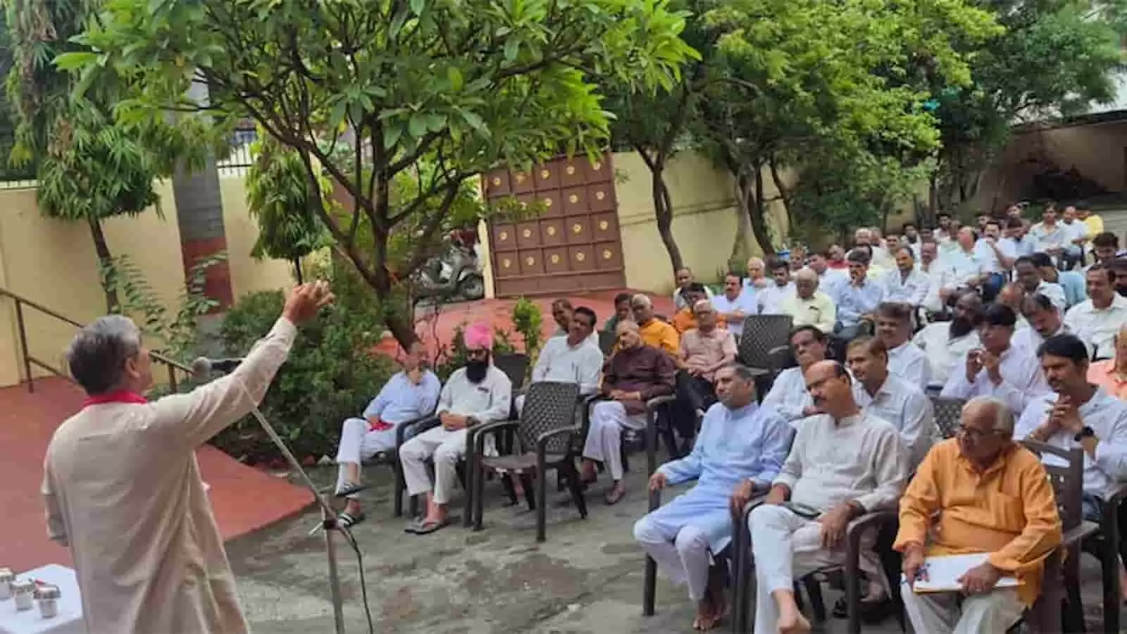 कोटा में आयोजित स्वतंत्रता दिवस समारोह में वक्ता मुरलीधर को उपस्थित लोगों को संबोधित करते हुए देखा जा सकता है। कोटा में आयोजित स्वतंत्रता दिवस समारोह में वक्ता मुरलीधर को उपस्थित लोगों को संबोधित करते हुए देखा जा सकता है।