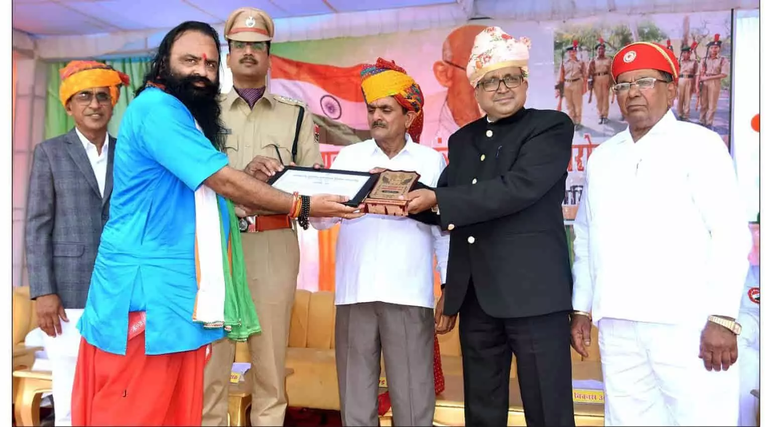 गुरुकुल ग्राउंड ऋषभदेव में उपखंड स्तरीय समारोह के दौरान शारीरिक शिक्षक भारत भूषण जोशी को सम्मानित किया जा रहा है। गुरुकुल ग्राउंड ऋषभदेव में उपखंड स्तरीय समारोह के दौरान शारीरिक शिक्षक भारत भूषण जोशी को सम्मानित किया जा रहा है।