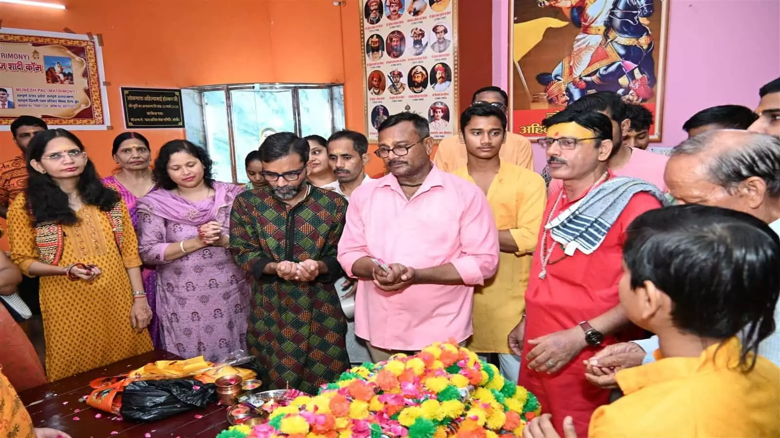 बरेली में बाल कावड़ यात्रा के दौरान पैदल चलते बच्चे और परिजन सोमनाथ मंदिर मार्ग पर। बरेली में बाल कावड़ यात्रा के दौरान पैदल चलते बच्चे और परिजन सोमनाथ मंदिर मार्ग पर।