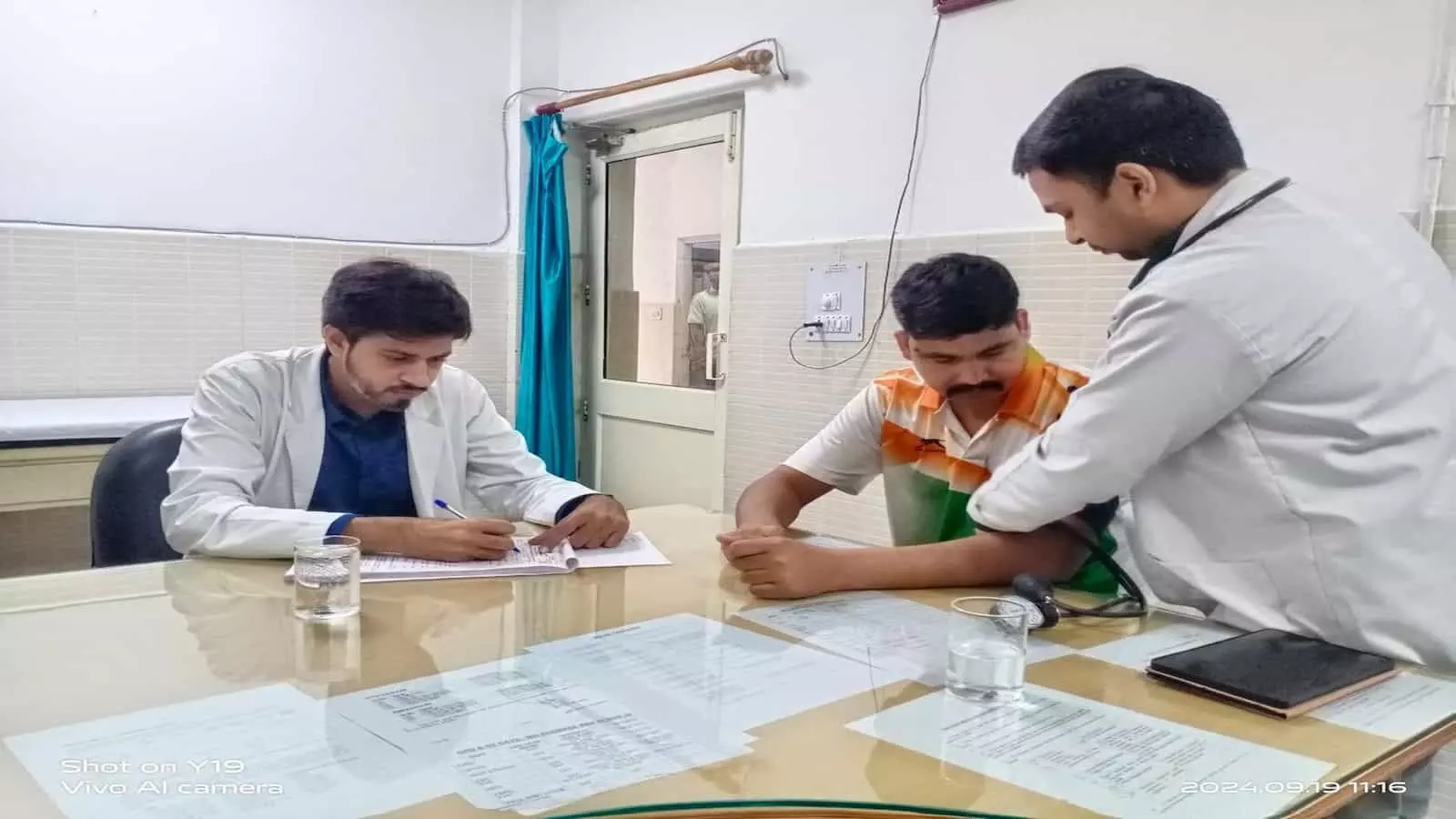 एटा के अलीगंज स्थित ब्लॉक पब्लिक हेल्थ यूनिट में पैथोलॉजी जांच के लिए रखे आधुनिक चिकित्सीय उपकरण। एटा के अलीगंज स्थित ब्लॉक पब्लिक हेल्थ यूनिट में पैथोलॉजी जांच के लिए रखे आधुनिक चिकित्सीय उपकरण।