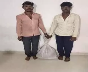 सवाई माधोपुर के रवांजना डूंगर थाने में खड़े पुलिसकर्मी और सुरक्षा व्यवस्था। सवाई माधोपुर के रवांजना डूंगर थाने में खड़े पुलिसकर्मी और सुरक्षा व्यवस्था।