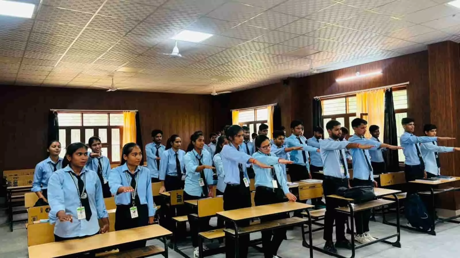 भुसावर के शिक्षण संस्थान में विद्यार्थी हाथ आगे करके नशामुक्ति की प्रतिज्ञा ले रहे हैं। भुसावर के शिक्षण संस्थान में विद्यार्थी हाथ आगे करके नशामुक्ति की प्रतिज्ञा ले रहे हैं।