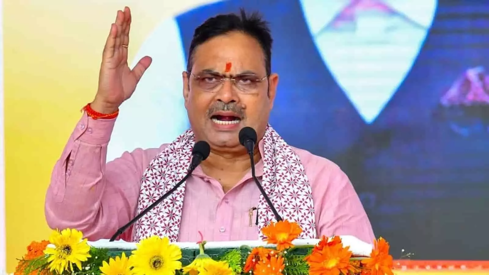 मुख्यमंत्री भजनलाल शर्मा मंच से भाषण देते हुए बारां में नजर आ रहे हैं। मुख्यमंत्री भजनलाल शर्मा मंच से भाषण देते हुए बारां में नजर आ रहे हैं।