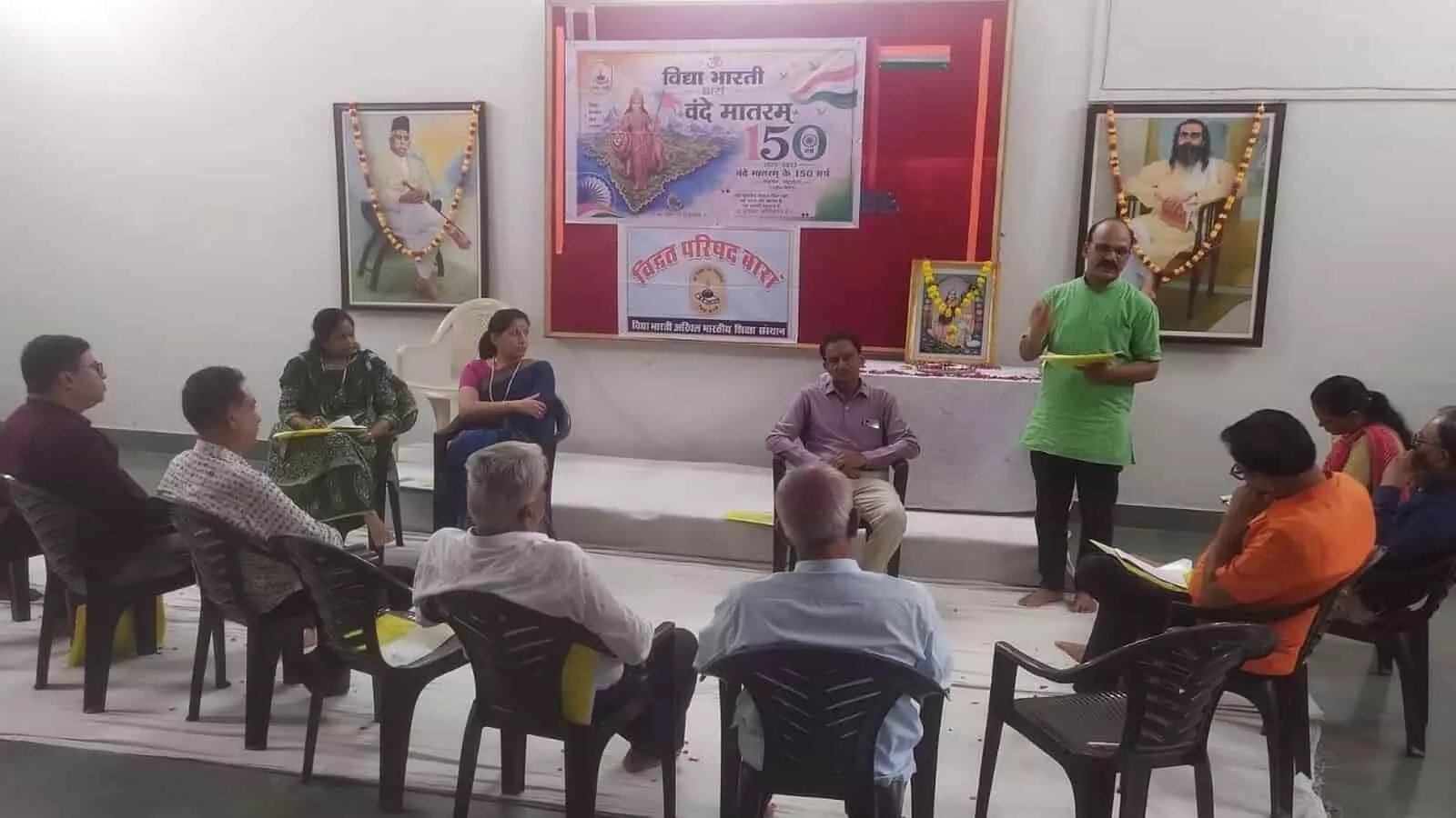 केशव कीर्ति भवन बारां में आयोजित विद्वत परिषद की बैठक में उपस्थित लोग। केशव कीर्ति भवन बारां में आयोजित विद्वत परिषद की बैठक में उपस्थित लोग।