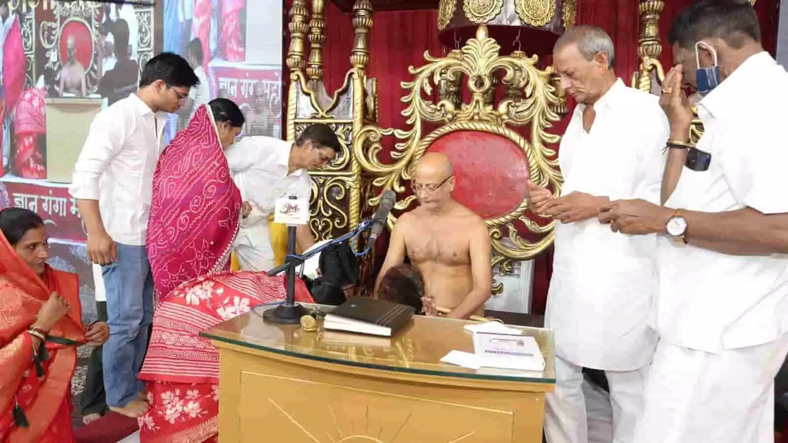 भीलवाड़ा के चित्रकूटधाम में ज्ञान गंगा महोत्सव के दौरान पंडाल में बैठे श्रद्धालु। भीलवाड़ा के चित्रकूटधाम में ज्ञान गंगा महोत्सव के दौरान पंडाल में बैठे श्रद्धालु।