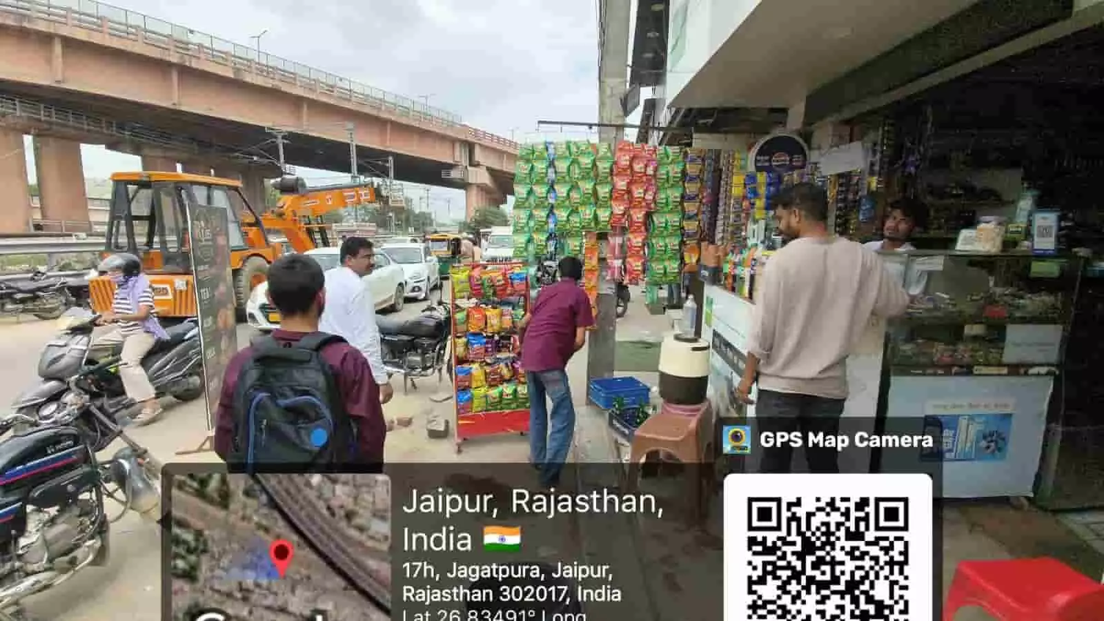 जयपुर के जगतपुरा में सड़क किनारे दुकान के बाहर अतिक्रमण और सामान नजर आ रहा है। जयपुर के जगतपुरा में सड़क किनारे दुकान के बाहर अतिक्रमण और सामान नजर आ रहा है।