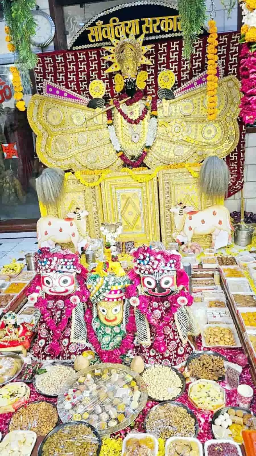 खरडेश्वर महादेव मंदिर में जगन्नाथ स्वरूप का श्रृंगार और छप्पन भोग का मनोरम दृश्य। खरडेश्वर महादेव मंदिर में जगन्नाथ स्वरूप का श्रृंगार और छप्पन भोग का मनोरम दृश्य।