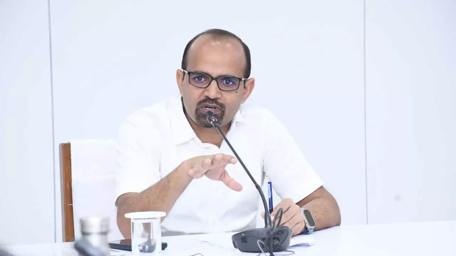 सवाई माधोपुर कलेक्ट्रेट सभागार में अधिकारियों की बैठक का दृश्य। सवाई माधोपुर कलेक्ट्रेट सभागार में अधिकारियों की बैठक का दृश्य।