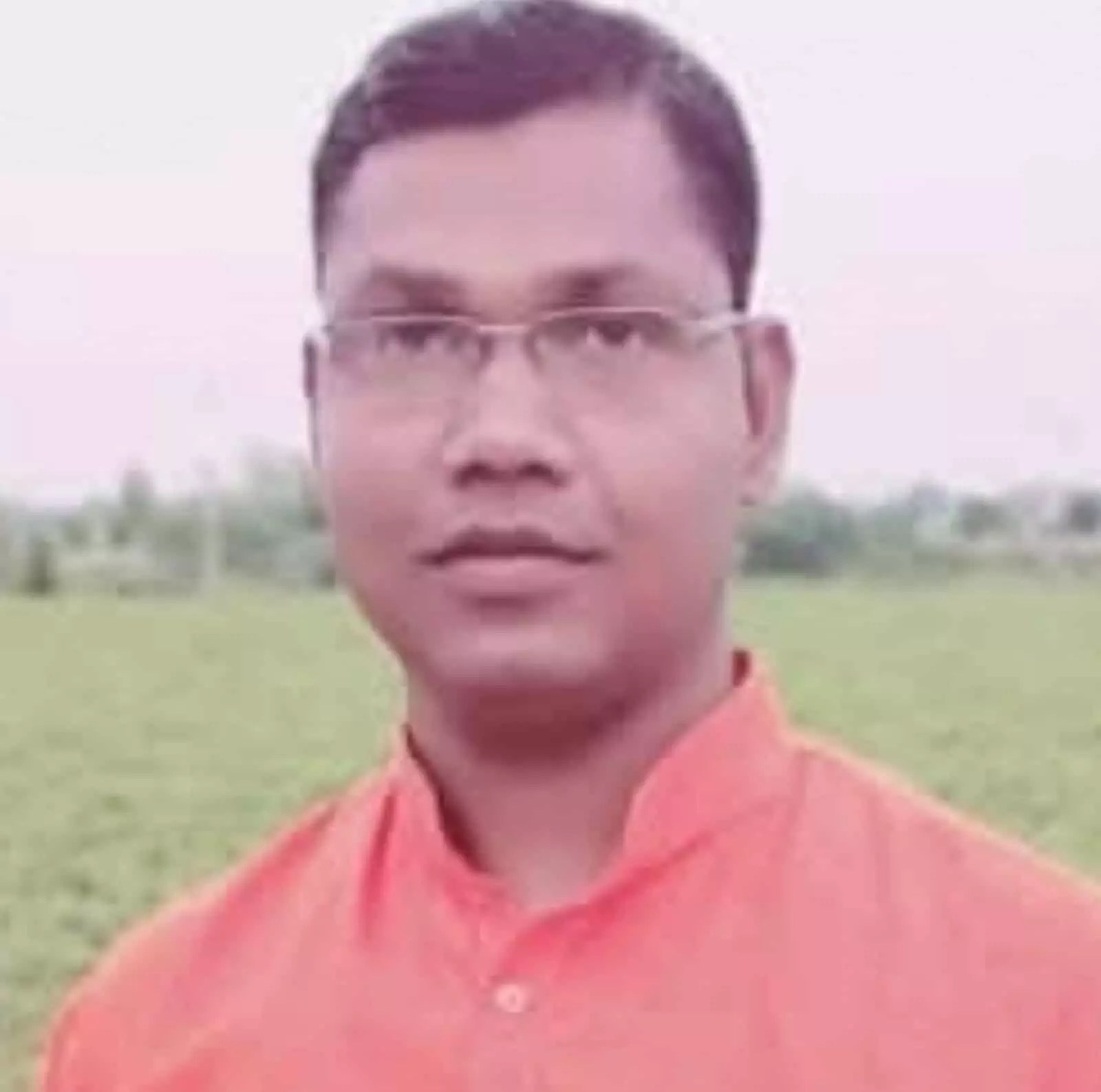तस्वीर में सामाजिक कार्यकर्ता डॉ. सुरेश मेघवाल खुले मैदान में खड़े नजर आ रहे हैं। तस्वीर में सामाजिक कार्यकर्ता डॉ. सुरेश मेघवाल खुले मैदान में खड़े नजर आ रहे हैं।