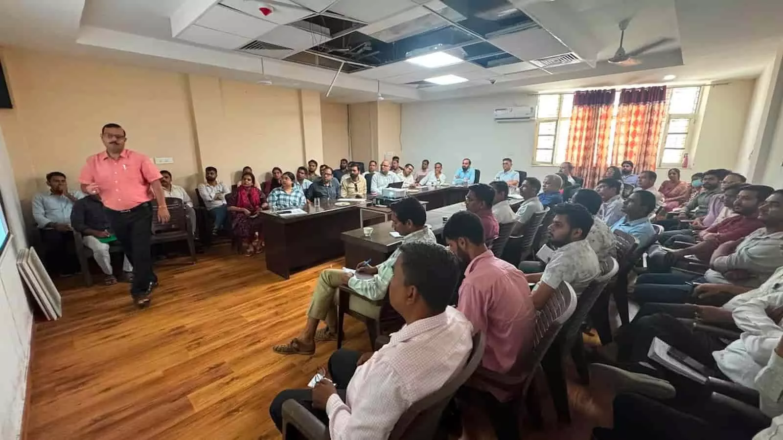 राजस्थान केंद्रीय विश्वविद्यालय में अधिकारियों और कर्मचारियों के लिए आयोजित आरटीआई प्रशिक्षण सत्र का दृश्य। राजस्थान केंद्रीय विश्वविद्यालय में अधिकारियों और कर्मचारियों के लिए आयोजित आरटीआई प्रशिक्षण सत्र का दृश्य।