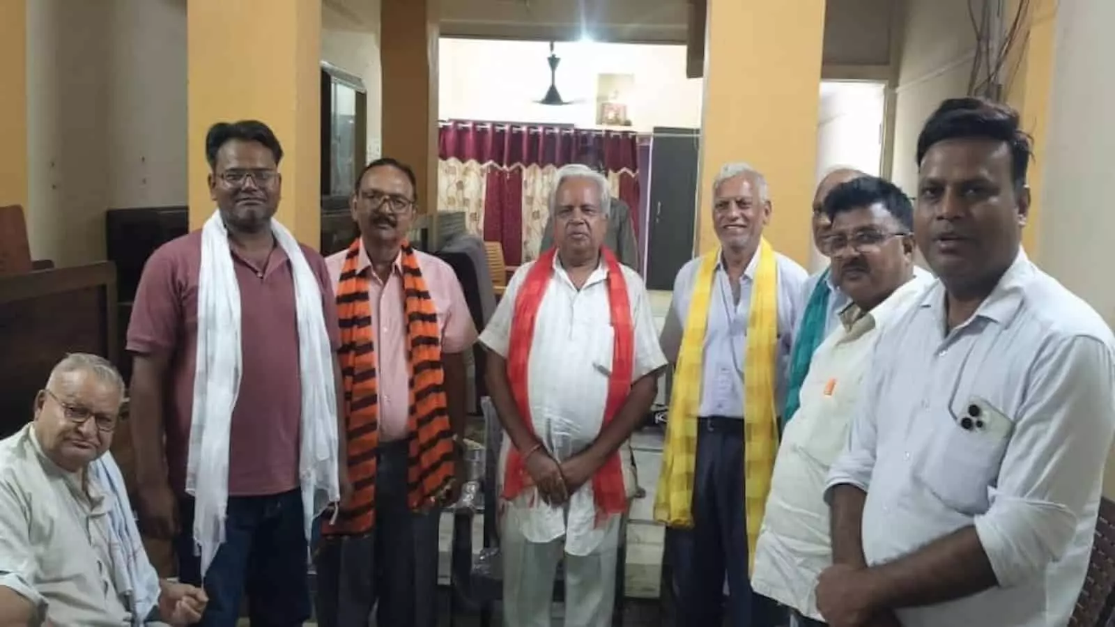 गंगापुर सिटी के अस्पताल बाली गली में व्यापार मंडल एसोसिएशन के नवनिर्वाचित पदाधिकारी बैठक में उपस्थित हैं। गंगापुर सिटी के अस्पताल बाली गली में व्यापार मंडल एसोसिएशन के नवनिर्वाचित पदाधिकारी बैठक में उपस्थित हैं।