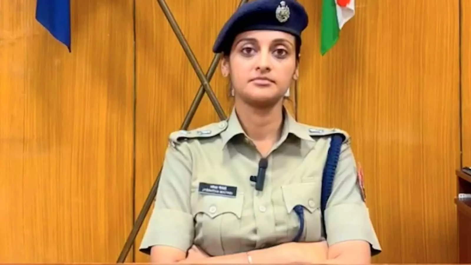 तस्वीर में सवाई माधोपुर पुलिस अधीक्षक सुश्री ज्येष्ठा मैत्रेयी कार्यालय में बैठी दिख रही हैं। तस्वीर में सवाई माधोपुर पुलिस अधीक्षक सुश्री ज्येष्ठा मैत्रेयी कार्यालय में बैठी दिख रही हैं।