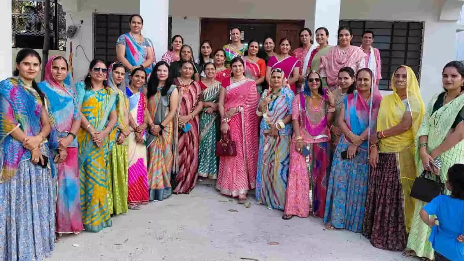 तस्वीर में चित्तौड़गढ़ के जाट छात्रावास में पारंपरिक परिधानों में महिलाएं नजर आ रही हैं। तस्वीर में चित्तौड़गढ़ के जाट छात्रावास में पारंपरिक परिधानों में महिलाएं नजर आ रही हैं।