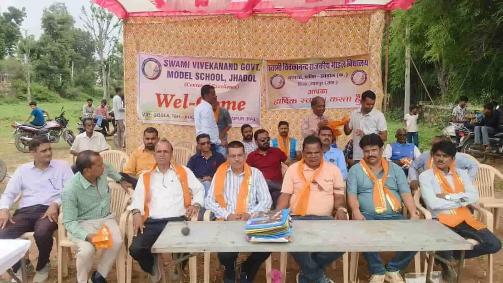 तस्वीर में झाड़ोल में आयोजित क्रिकेट प्रतियोगिता के समापन समारोह के दौरान मंच पर बैठे अतिथि नजर आ रहे हैं। तस्वीर में झाड़ोल में आयोजित क्रिकेट प्रतियोगिता के समापन समारोह के दौरान मंच पर बैठे अतिथि नजर आ रहे हैं।