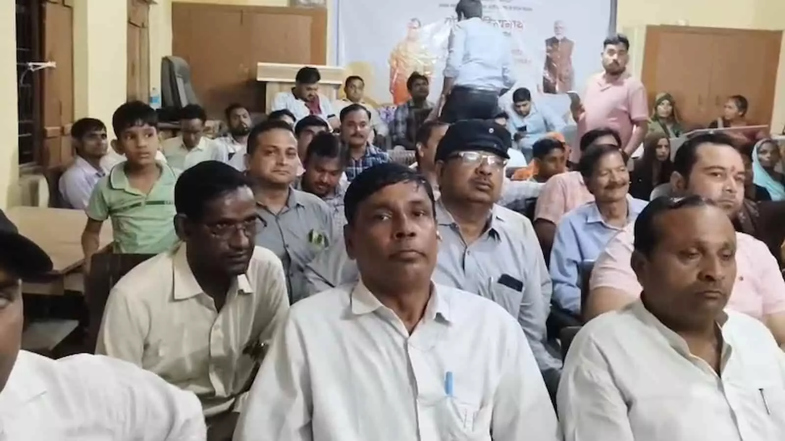 रसोइयों को योगी सरकार का बड़ा तोहफा, मानदेय अब ₹3,000; ₹2 लाख दुर्घटना बीमा और ₹5 लाख तक कैशलेस इलाज रसोइयों को योगी सरकार का बड़ा तोहफा, मानदेय अब ₹3,000; ₹2 लाख दुर्घटना बीमा और ₹5 लाख तक कैशलेस इलाज