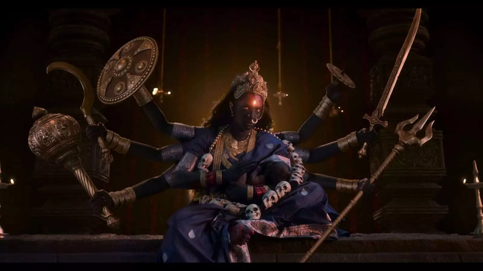 तस्वीर में श्रिया रेड्डी महाकाली के उग्र रूप और भव्य वेशभूषा में नजर आ रही हैं। तस्वीर में श्रिया रेड्डी महाकाली के उग्र रूप और भव्य वेशभूषा में नजर आ रही हैं।