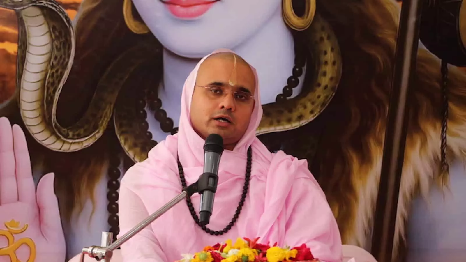 तस्वीर में संत दिग्विजयराम महाराज चित्तौड़गढ़ रामद्वारा में कथावाचन करते हुए दिख रहे हैं। तस्वीर में संत दिग्विजयराम महाराज चित्तौड़गढ़ रामद्वारा में कथावाचन करते हुए दिख रहे हैं।