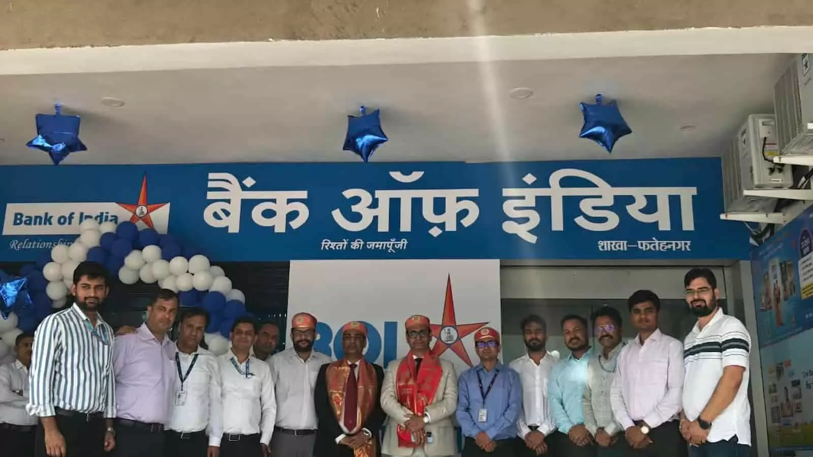 फतेहनगर में बैंक ऑफ इंडिया की नई शाखा के उद्घाटन के दौरान मौजूद अधिकारी और नागरिक। फतेहनगर में बैंक ऑफ इंडिया की नई शाखा के उद्घाटन के दौरान मौजूद अधिकारी और नागरिक।