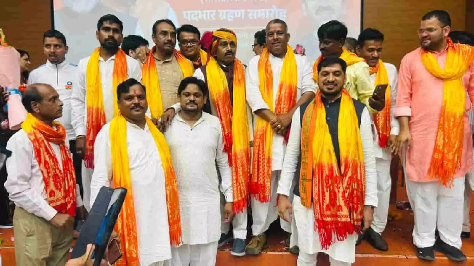 तस्वीर में डॉ. मन्नालाल रावत भाजपा पदाधिकारियों के साथ नई दिल्ली कार्यालय में नजर आ रहे हैं। तस्वीर में डॉ. मन्नालाल रावत भाजपा पदाधिकारियों के साथ नई दिल्ली कार्यालय में नजर आ रहे हैं।