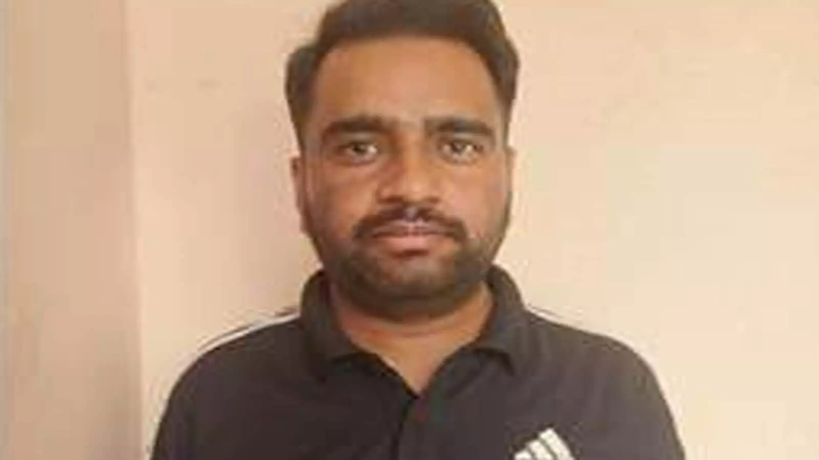 तस्वीर में इनामी हिस्ट्रीशीटर सद्दाम नजर आ रहा है। तस्वीर में इनामी हिस्ट्रीशीटर सद्दाम नजर आ रहा है।