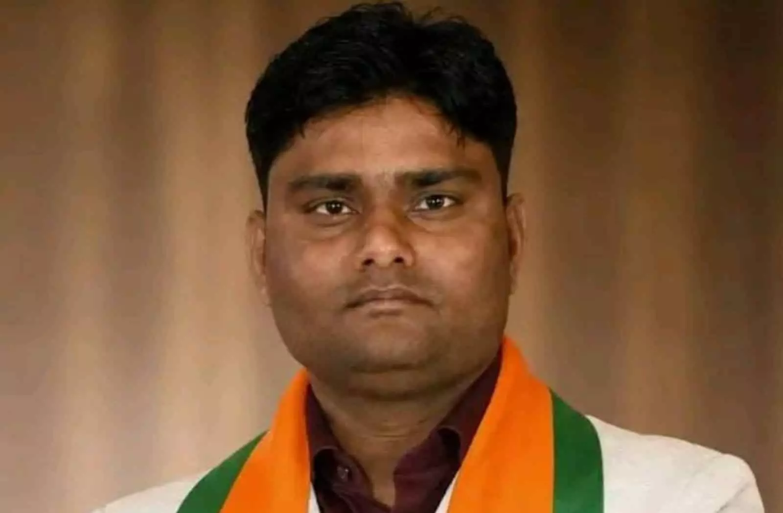 तस्वीर में मुरली गौतम सवाई माधोपुर में भाजपा युवा मोर्चा जिला संयोजक के रूप में दिख रहे हैं। तस्वीर में मुरली गौतम सवाई माधोपुर में भाजपा युवा मोर्चा जिला संयोजक के रूप में दिख रहे हैं।