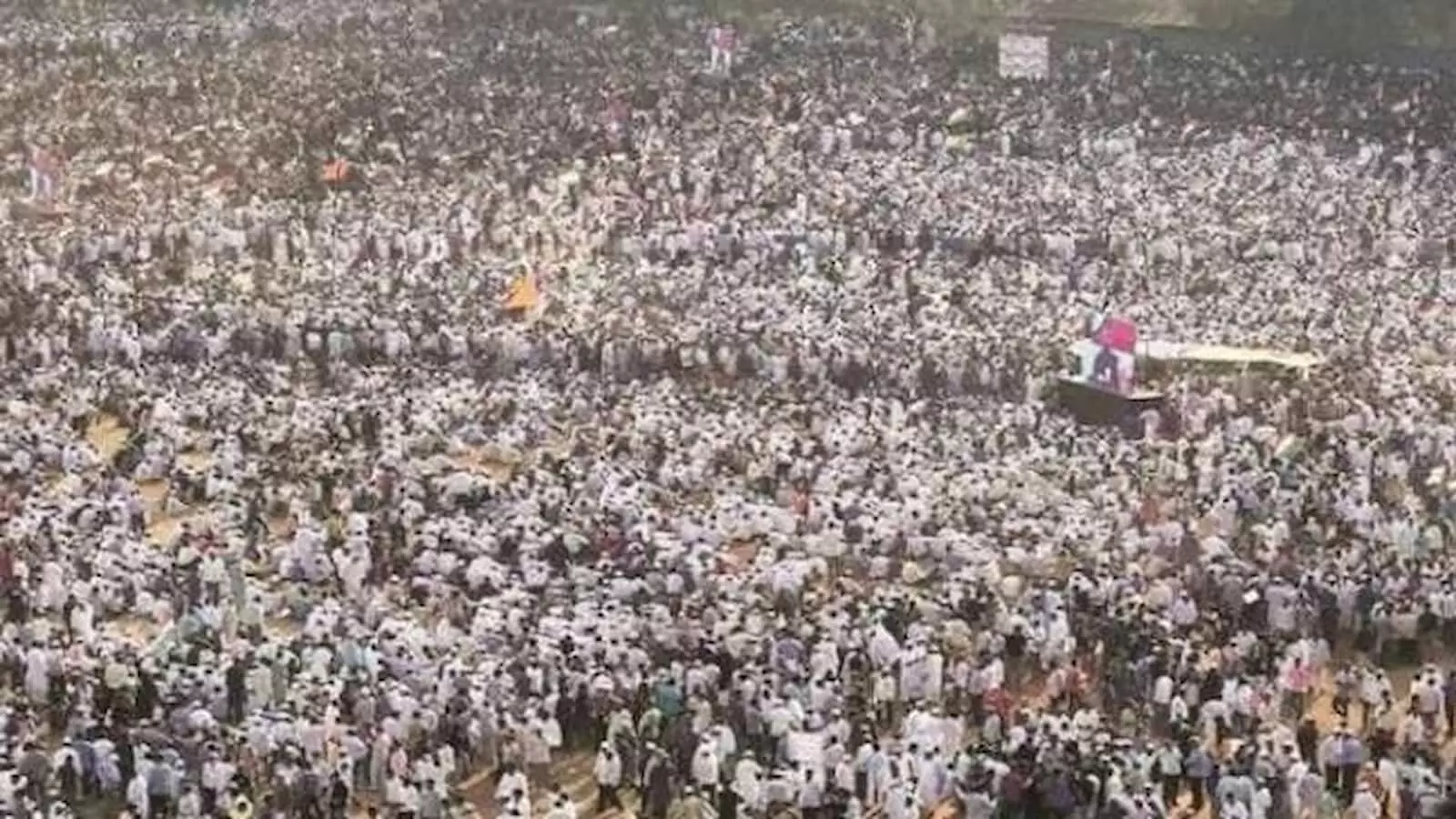 मुंबई के आजाद मैदान परिसर का एक दृश्य जहां प्रदर्शन के लिए नए सुरक्षा नियम लागू किए गए हैं। मुंबई के आजाद मैदान परिसर का एक दृश्य जहां प्रदर्शन के लिए नए सुरक्षा नियम लागू किए गए हैं।