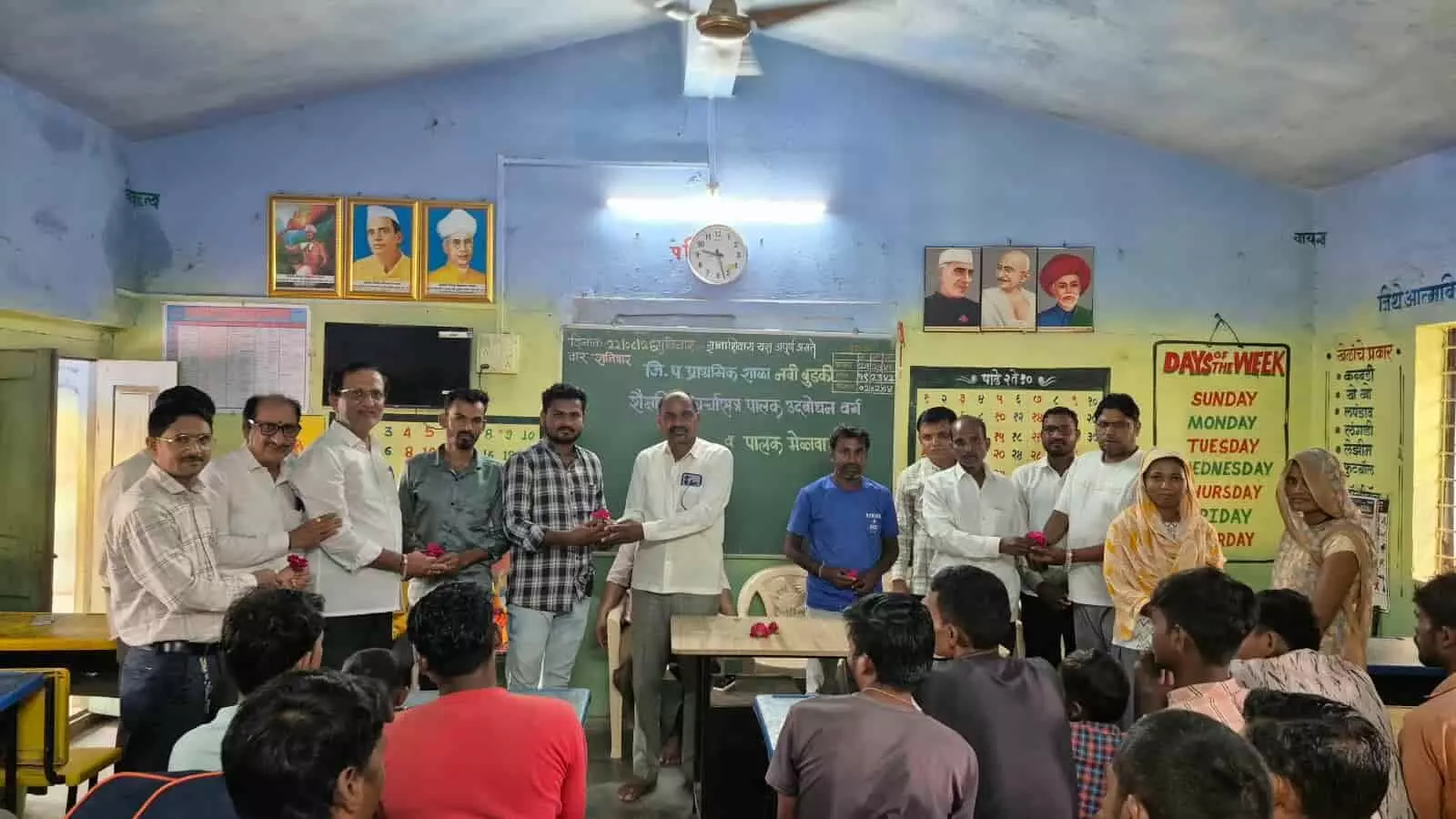 जिला परिषद स्कूल नवी बुडकी में आयोजित पालक सम्मेलन में उपस्थित ग्रामीण और अतिथि। जिला परिषद स्कूल नवी बुडकी में आयोजित पालक सम्मेलन में उपस्थित ग्रामीण और अतिथि।