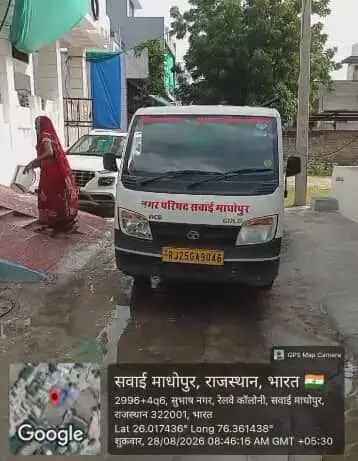 सवाई माधोपुर में मतदान जागरूकता के लिए खड़ा नगर परिषद का ऑटो टिपर वाहन। सवाई माधोपुर में मतदान जागरूकता के लिए खड़ा नगर परिषद का ऑटो टिपर वाहन।