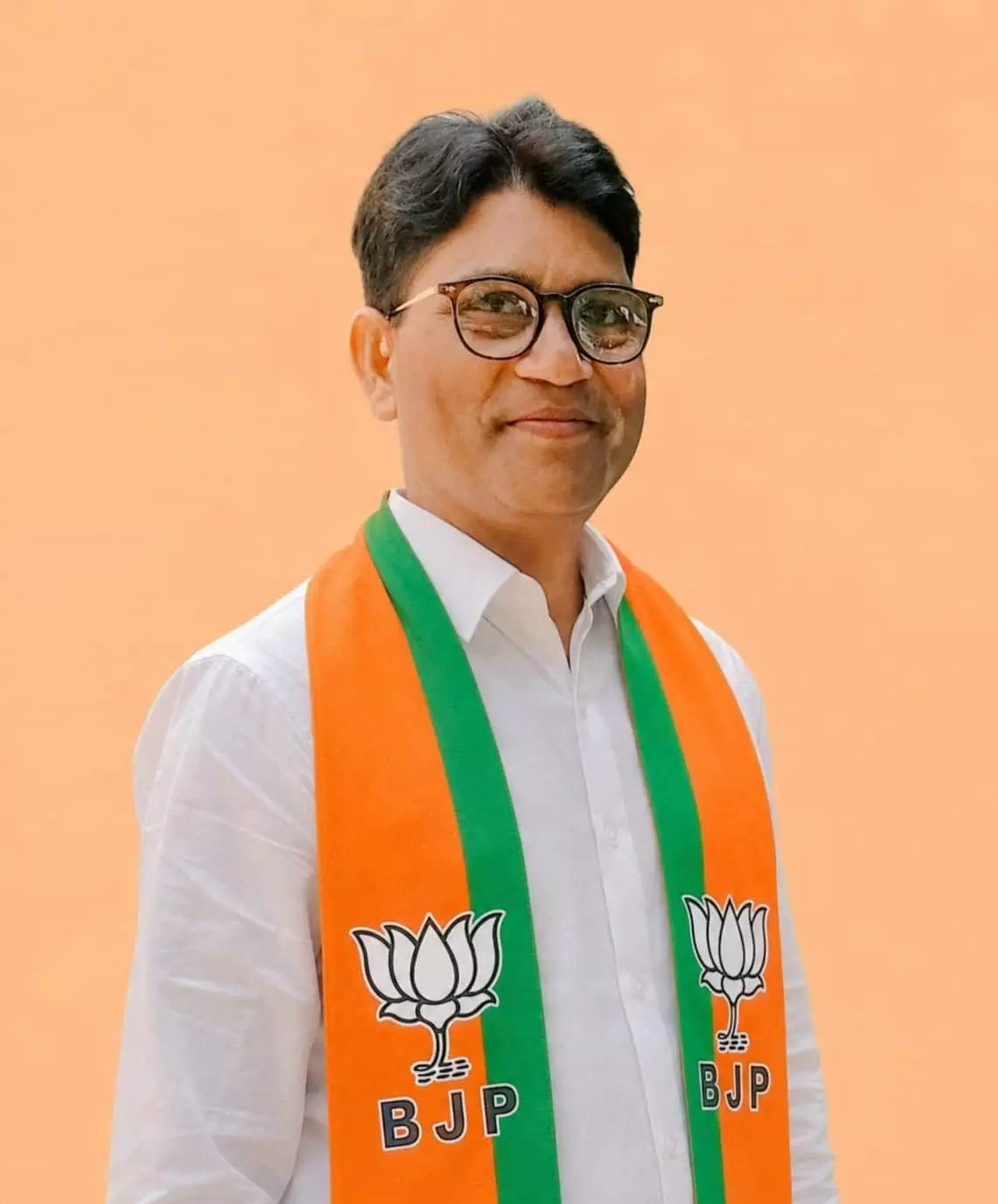 तस्वीर में अंसार खलीफा भाजपा का दुपट्टा पहने हुए दिखाई दे रहे हैं। तस्वीर में अंसार खलीफा भाजपा का दुपट्टा पहने हुए दिखाई दे रहे हैं।