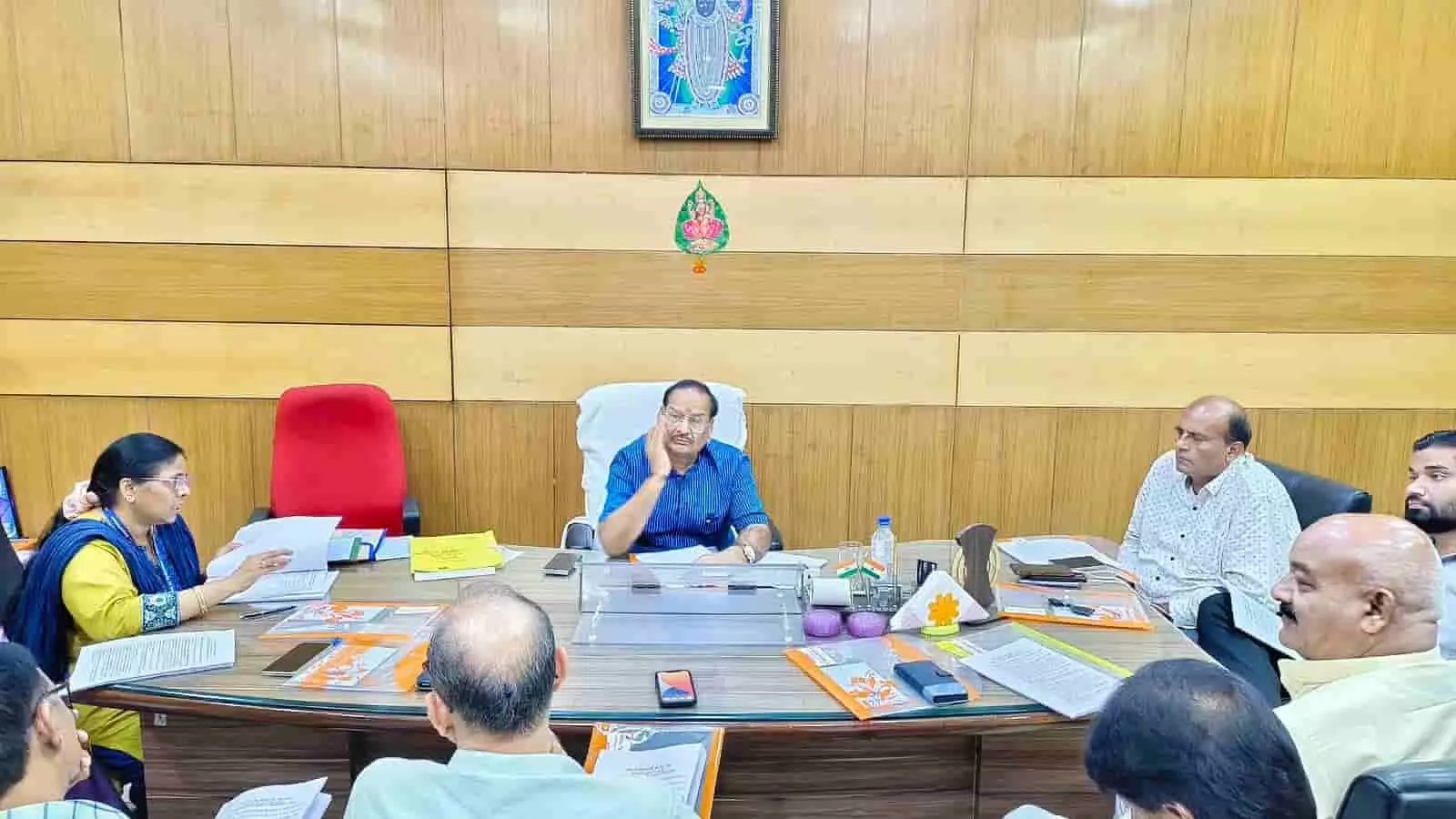 रावतभाटा रोड स्थित प्रधान कार्यालय में बैंक अध्यक्ष की अध्यक्षता में आयोजित बैठक में बैठे अधिकारी व सदस्य। रावतभाटा रोड स्थित प्रधान कार्यालय में बैंक अध्यक्ष की अध्यक्षता में आयोजित बैठक में बैठे अधिकारी व सदस्य।