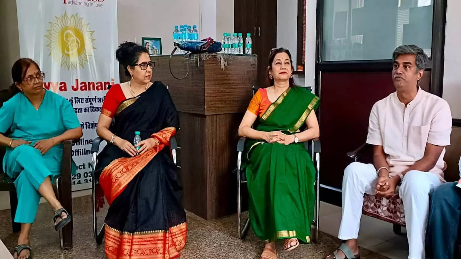 कोटा के राजदीप फर्टिलिटी सेंटर में आयोजित ध्यान शिविर के दौरान उपस्थित डॉक्टर्स और योग विशेषज्ञ कोटा के राजदीप फर्टिलिटी सेंटर में आयोजित ध्यान शिविर के दौरान उपस्थित डॉक्टर्स और योग विशेषज्ञ