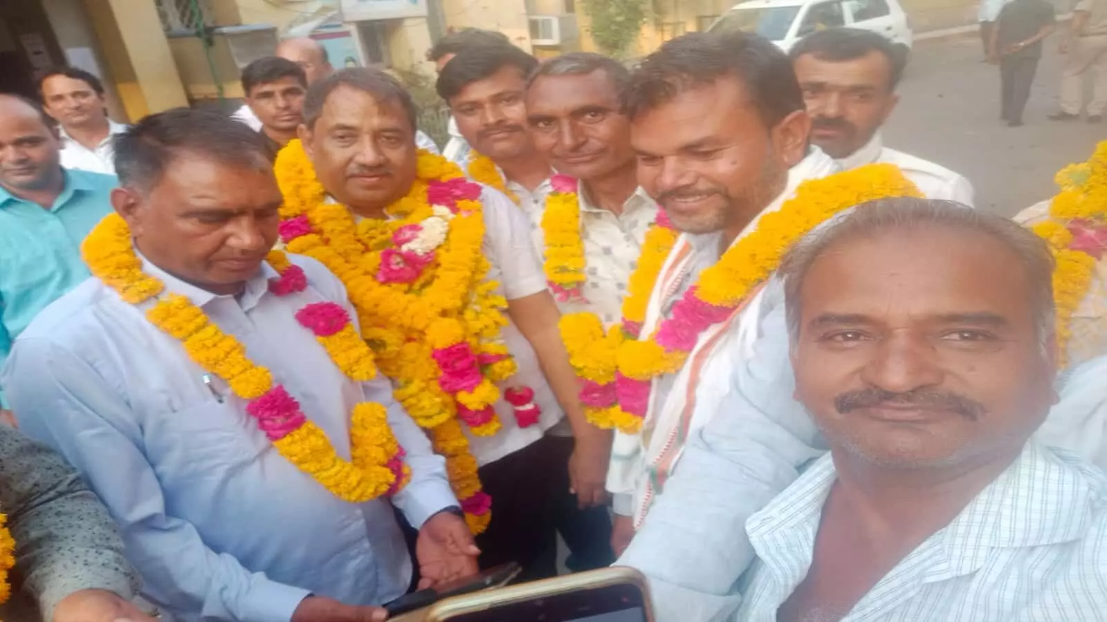 चम्बल परियोजना समिति के पूर्व सभापति स्वर्गीय सुनील गालव का चित्र बारां में श्रद्धांजलि संदर्भ में visible। चम्बल परियोजना समिति के पूर्व सभापति स्वर्गीय सुनील गालव का चित्र बारां में श्रद्धांजलि संदर्भ में visible।