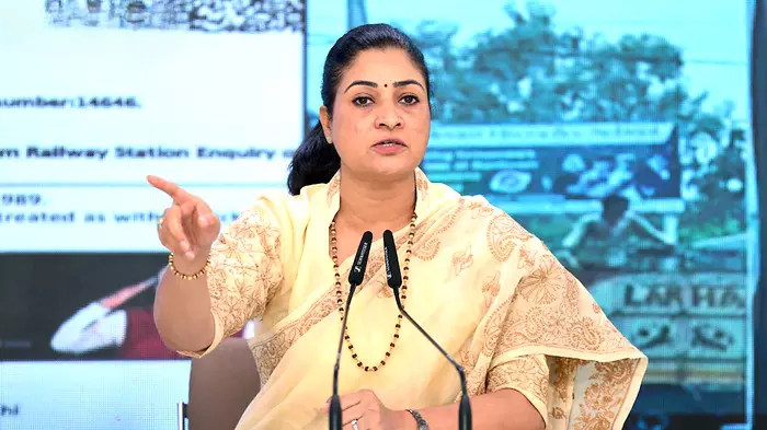 दिल्ली में कांग्रेस नेता अलका लांबा के पिता के घर हुई चोरी, तीन नकाबपोशों ने उड़ाए नकदी और गहने| दिल्ली में कांग्रेस नेता अलका लांबा के पिता के घर हुई चोरी, तीन नकाबपोशों ने उड़ाए नकदी और गहने|
