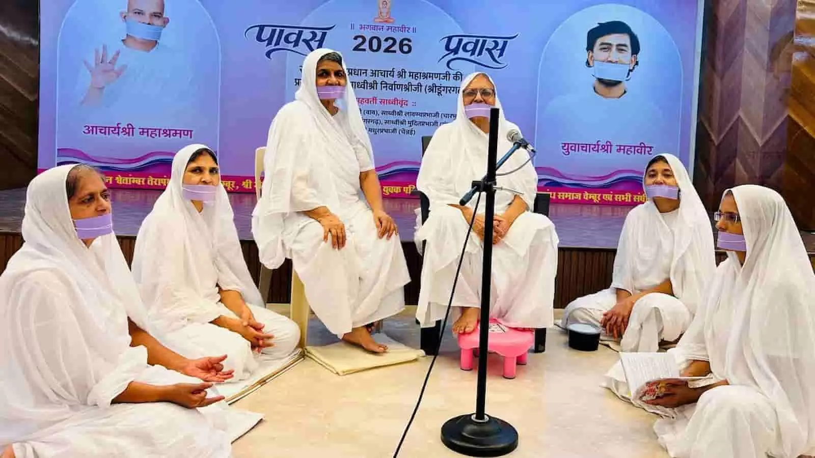 चेम्बूर स्थित तेरापंथ भवन में साध्वी निर्वाणश्री और अन्य साध्वियां बैठी हुई हैं। चेम्बूर स्थित तेरापंथ भवन में साध्वी निर्वाणश्री और अन्य साध्वियां बैठी हुई हैं।