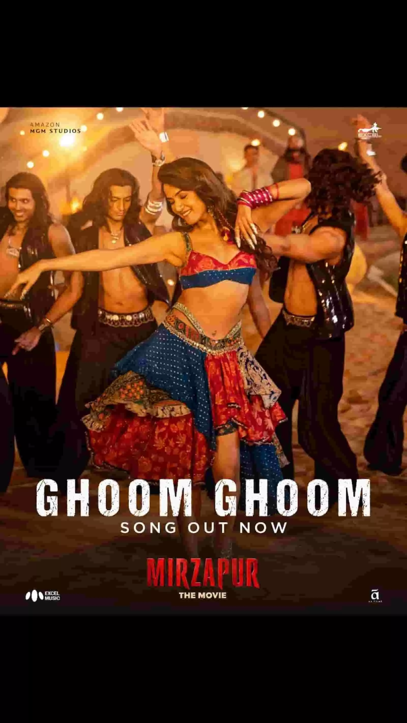 मिर्जापुर द मूवी के घूम घूम गाने के पोस्टर में नृत्य करतीं सोनल चौहान मिर्जापुर द मूवी के घूम घूम गाने के पोस्टर में नृत्य करतीं सोनल चौहान