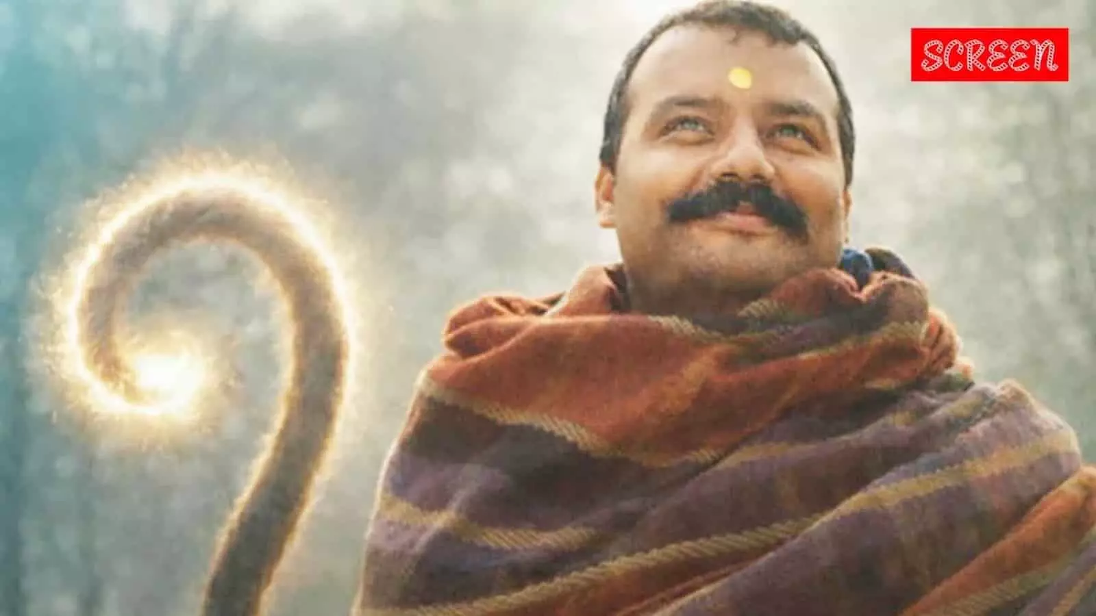 तस्वीर में दिख रहे शख्स शॉल लपेटे मुस्कुराते हुए खड़े हैं और पीछे एक चमकती आकृति दिख रही है। तस्वीर में दिख रहे शख्स शॉल लपेटे मुस्कुराते हुए खड़े हैं और पीछे एक चमकती आकृति दिख रही है।