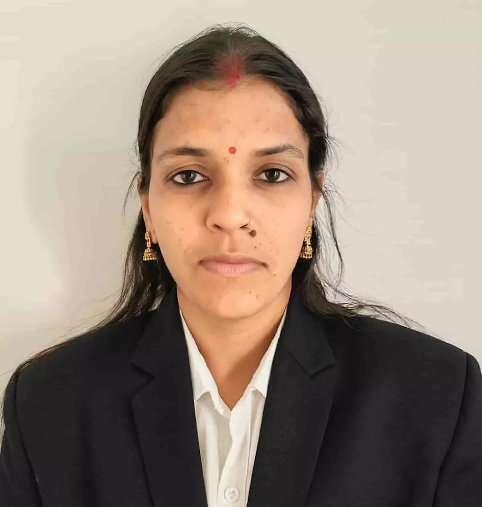 तस्वीर में एडवोकेट मंजू कुमारी मीना औपचारिक पोशाक में नजर आ रही हैं। तस्वीर में एडवोकेट मंजू कुमारी मीना औपचारिक पोशाक में नजर आ रही हैं।