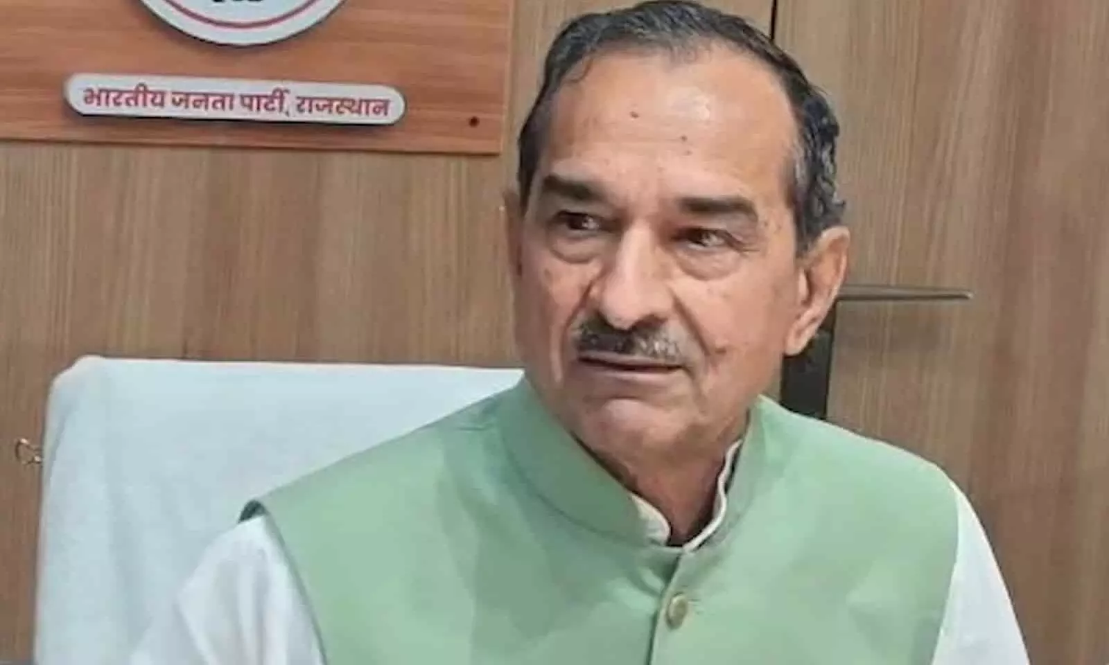 तस्वीर में भाजपा प्रदेशाध्यक्ष मदन राठौड़ कार्यालय में बैठे हुए दिखाई दे रहे हैं। तस्वीर में भाजपा प्रदेशाध्यक्ष मदन राठौड़ कार्यालय में बैठे हुए दिखाई दे रहे हैं।
