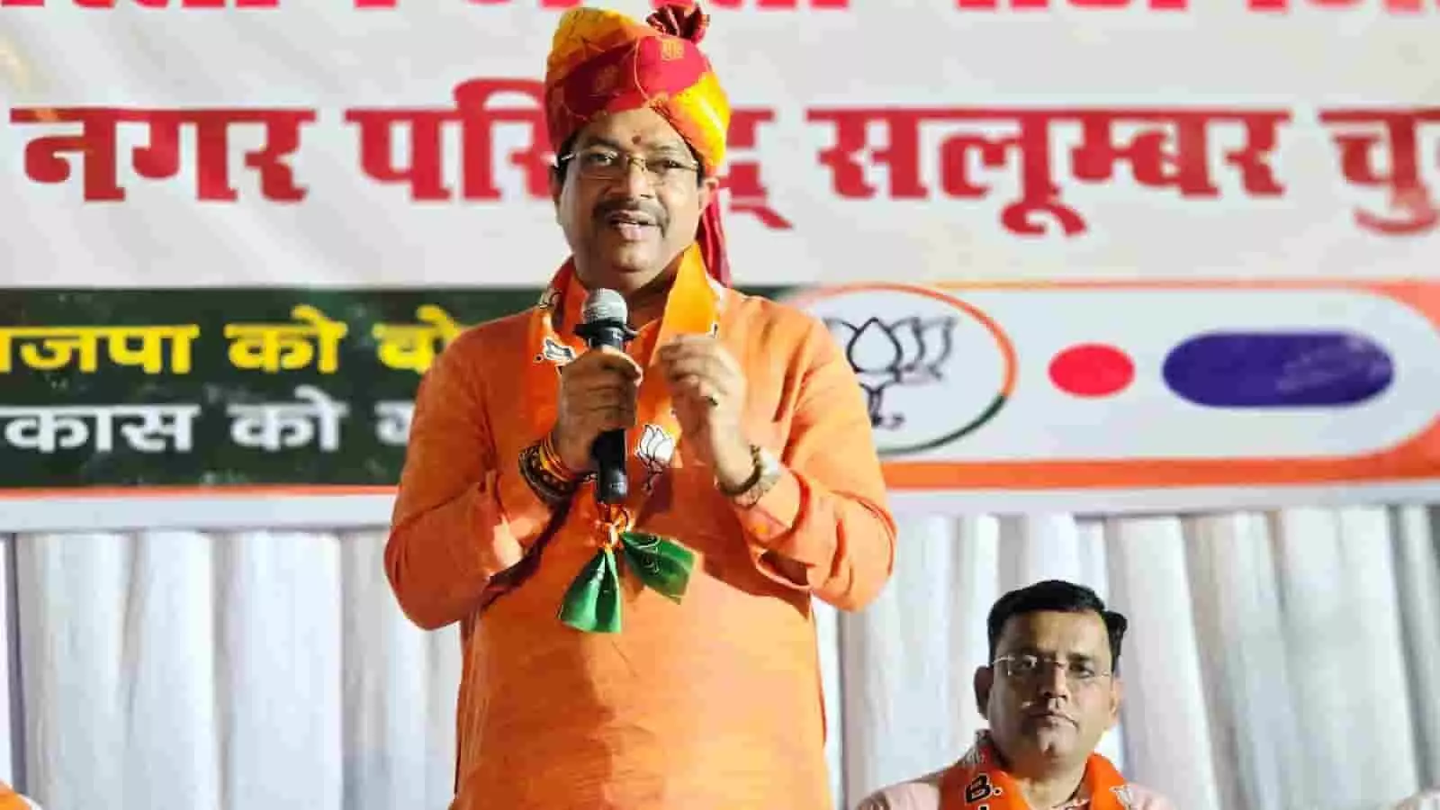 तस्वीर में भाजपा प्रदेश संगठन महामंत्री अजेय कुमार सलूंबर में मंच से कार्यकर्ताओं को संबोधित कर रहे हैं। तस्वीर में भाजपा प्रदेश संगठन महामंत्री अजेय कुमार सलूंबर में मंच से कार्यकर्ताओं को संबोधित कर रहे हैं।