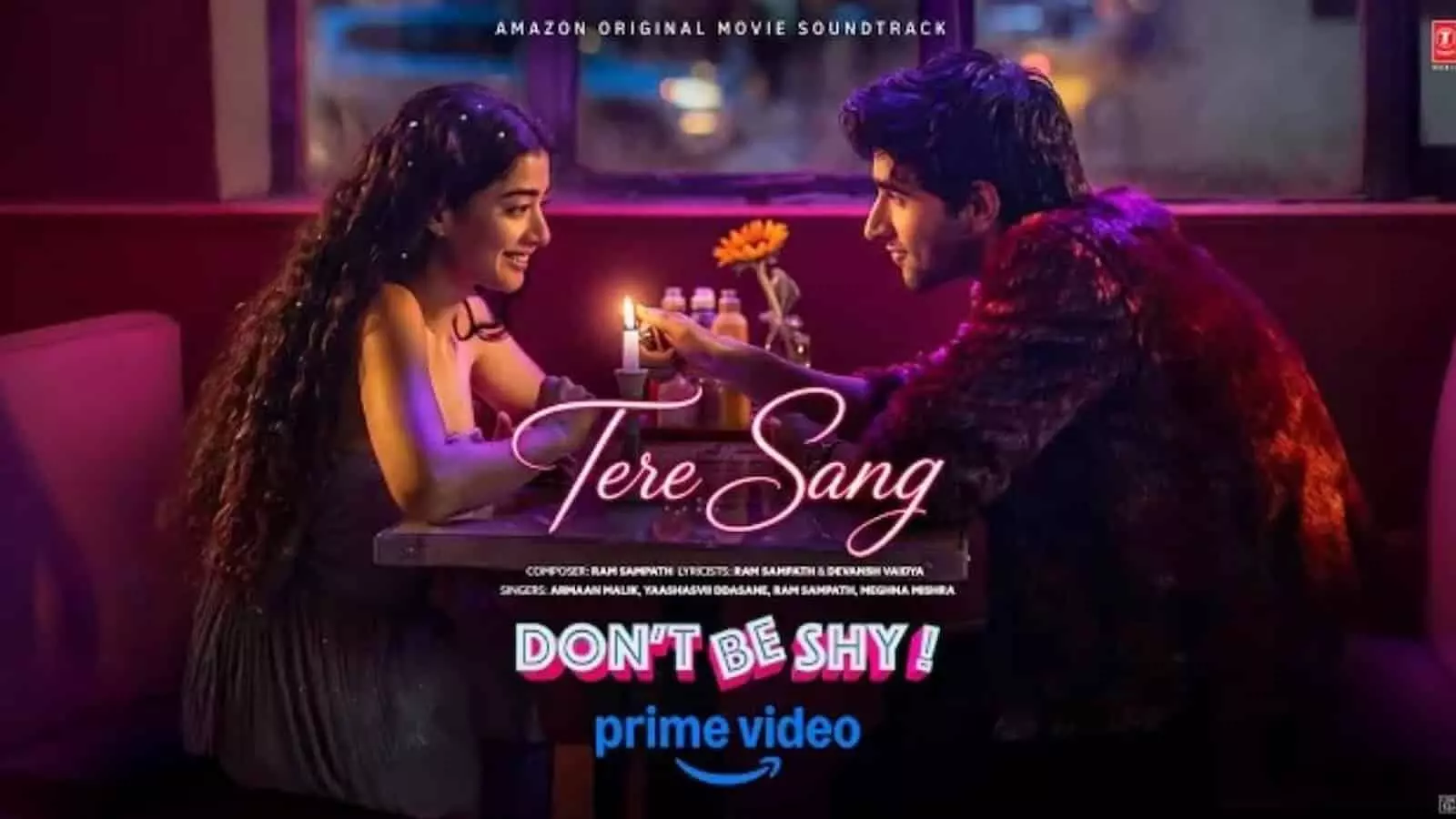 तस्वीर में दिख रही एक युवती और युवक मोमबत्ती से सजी टेबल के आमने-सामने बैठे हैं। तस्वीर में दिख रही एक युवती और युवक मोमबत्ती से सजी टेबल के आमने-सामने बैठे हैं।